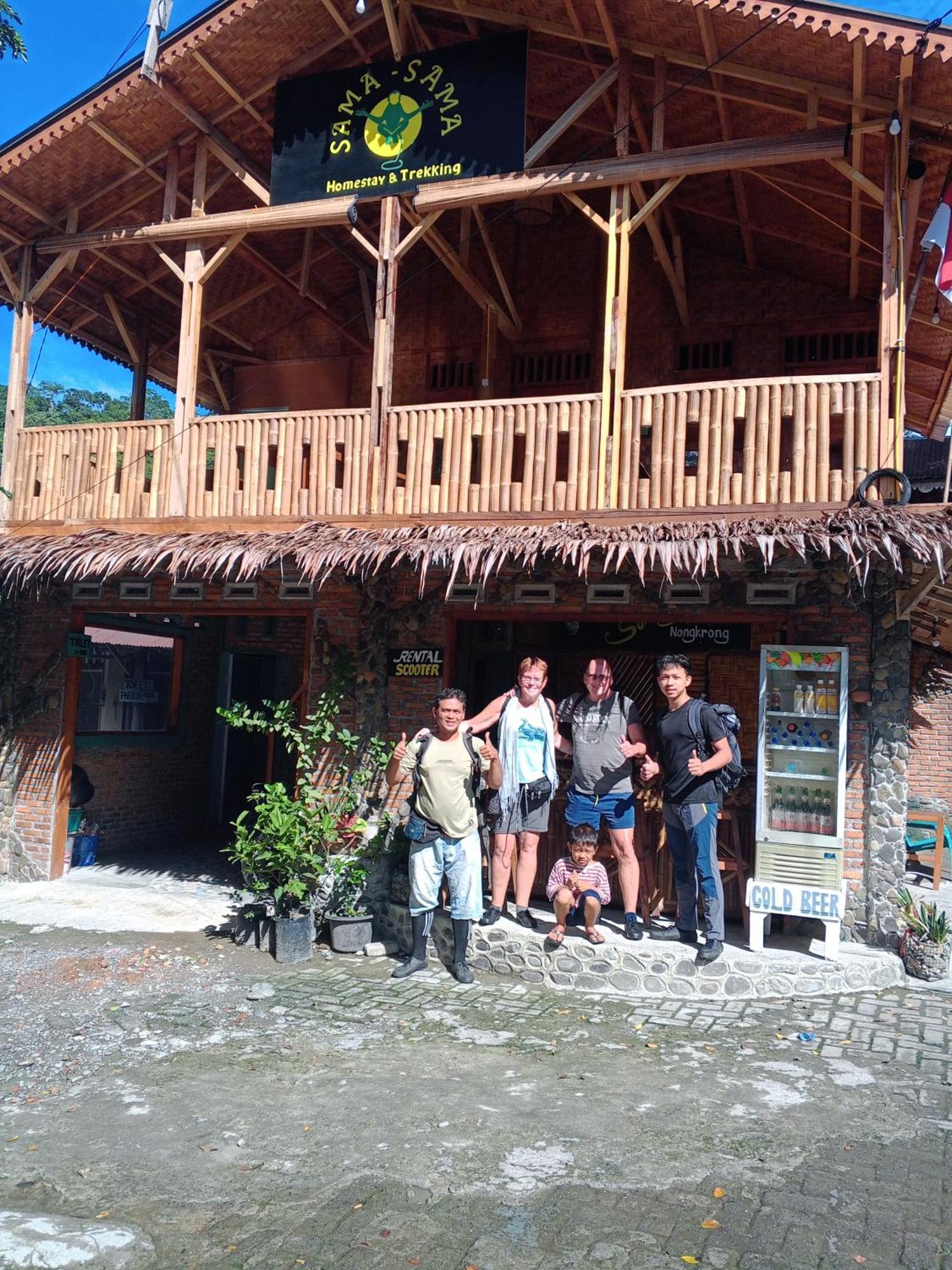 Sama Sama Homestay & Trekking Only Stay Here Book Trekking And Transport With Us Bukit Lawang Exterior foto