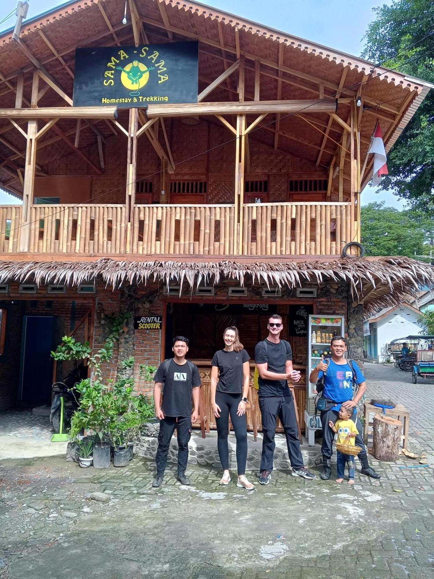 Sama Sama Homestay & Trekking Only Stay Here Book Trekking And Transport With Us Bukit Lawang Exterior foto