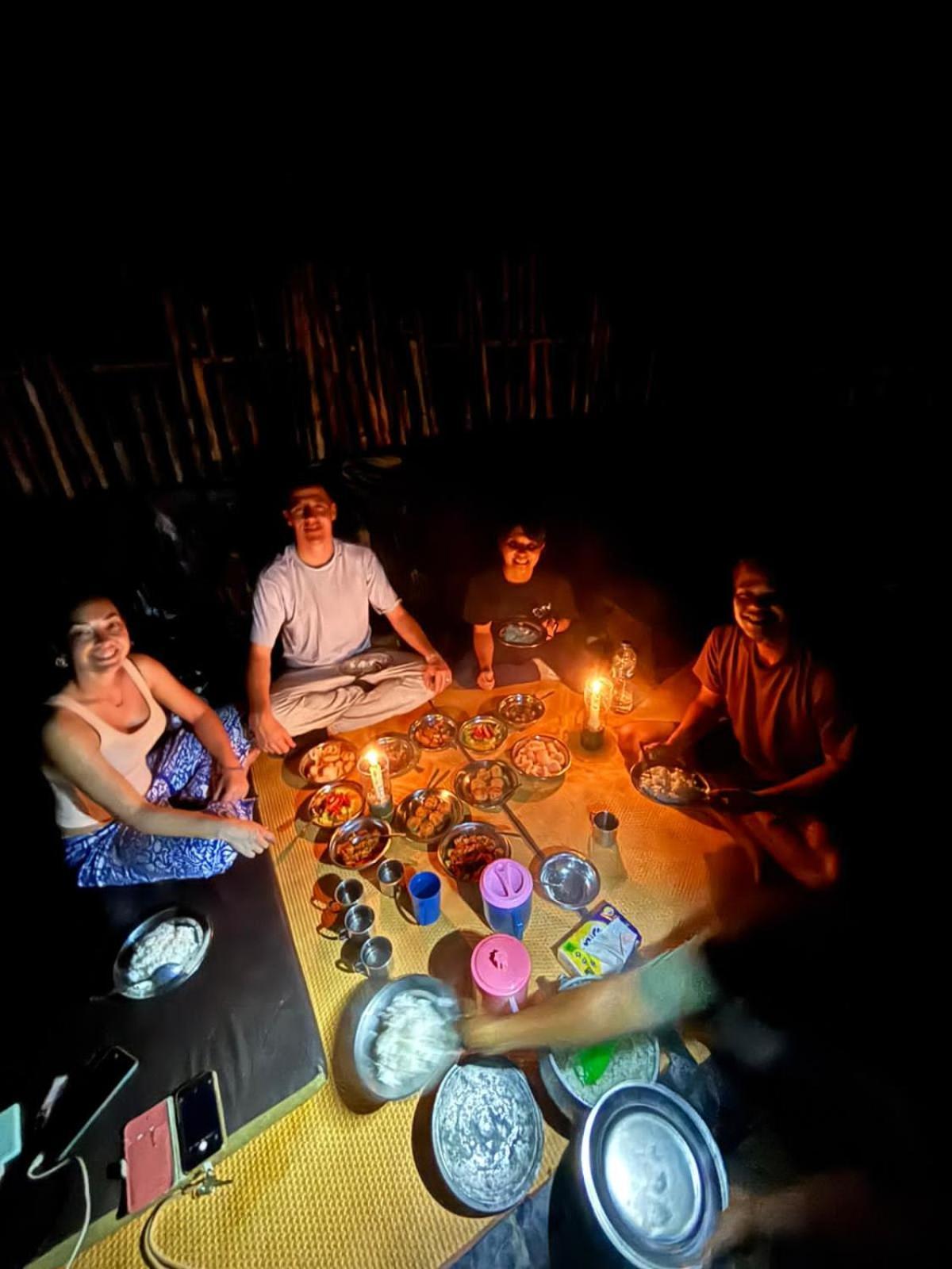 Sama Sama Homestay & Trekking Only Stay Here Book Trekking And Transport With Us Bukit Lawang Exterior foto