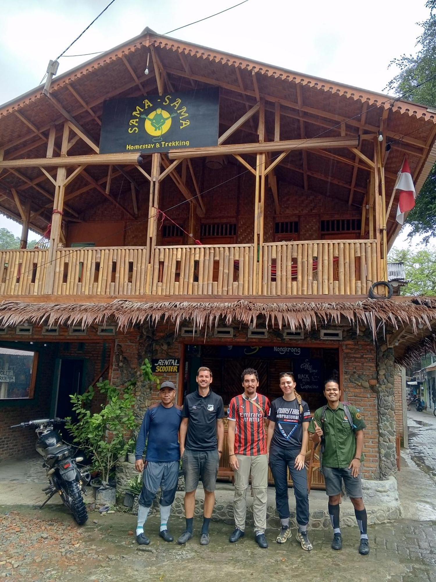 Sama Sama Homestay & Trekking Only Stay Here Book Trekking And Transport With Us Bukit Lawang Exterior foto