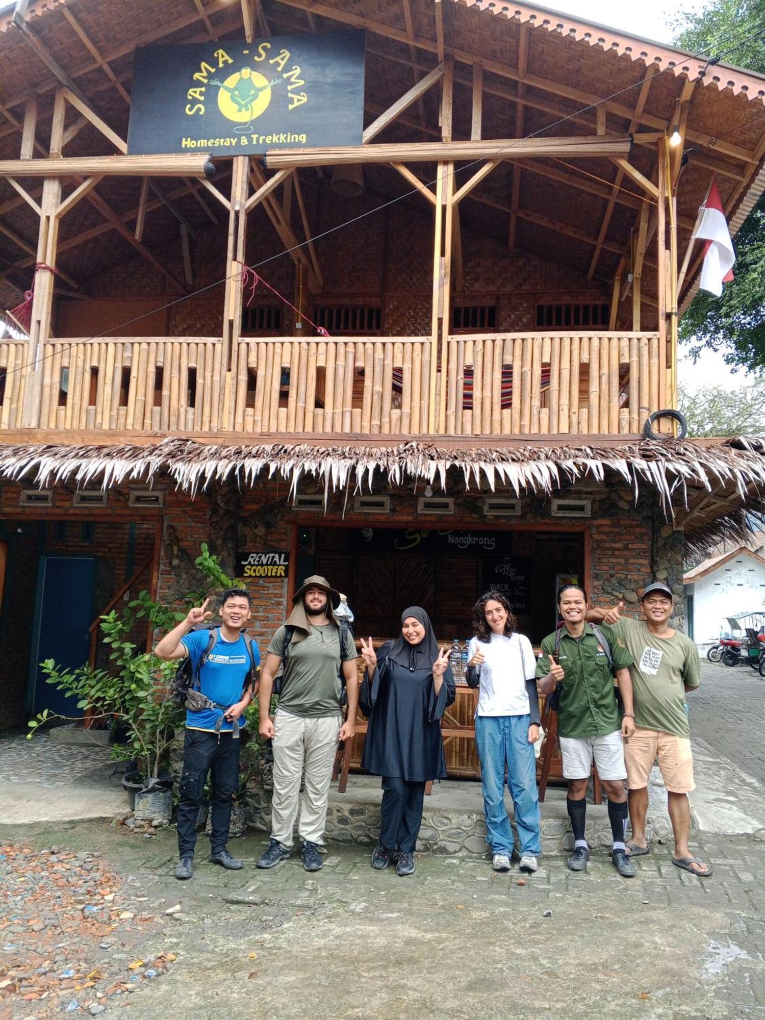Sama Sama Homestay & Trekking Only Stay Here Book Trekking And Transport With Us Bukit Lawang Exterior foto