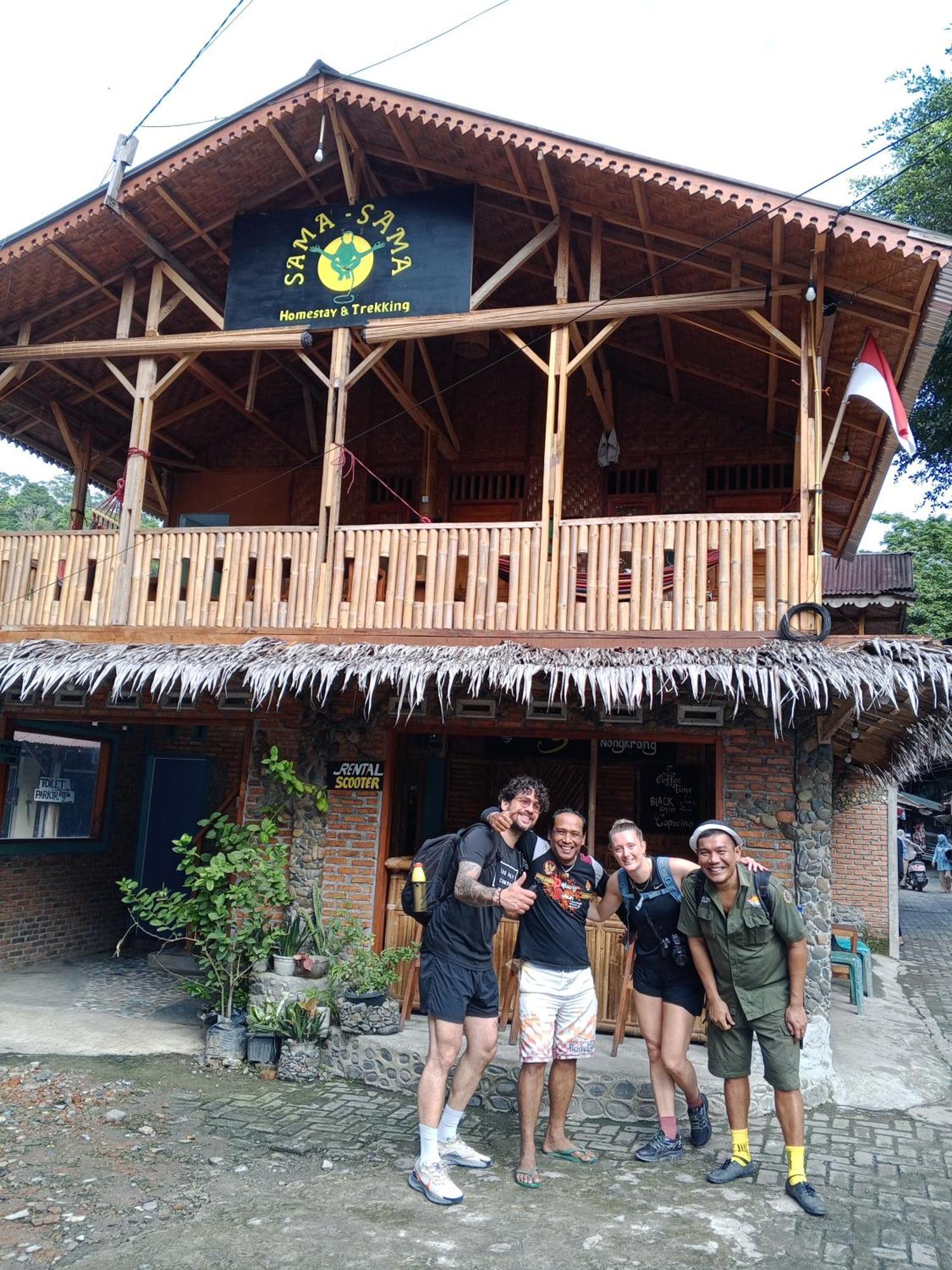 Sama Sama Homestay & Trekking Only Stay Here Book Trekking And Transport With Us Bukit Lawang Exterior foto